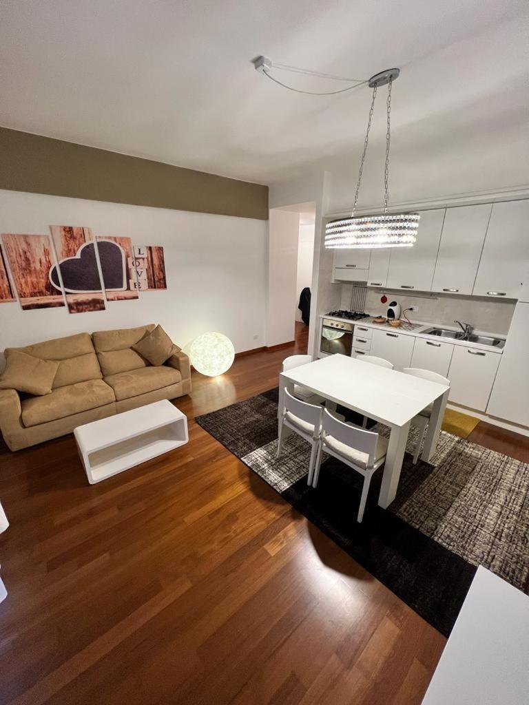 Piazza Italia Luxury Apartment 끼안챠노테르메 외부 사진